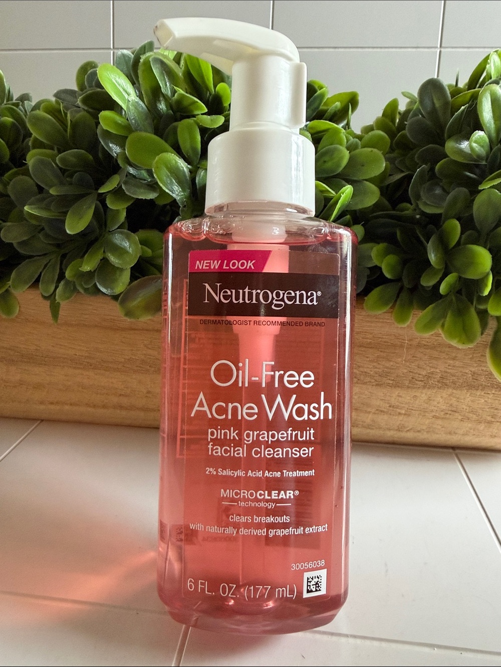 Neutrogena Pink Grapefruit Oil-Free Acne Wash Facial Cleanser